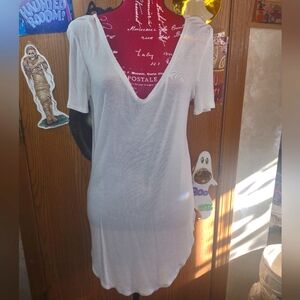 Sm Cream plunging v T-shirt